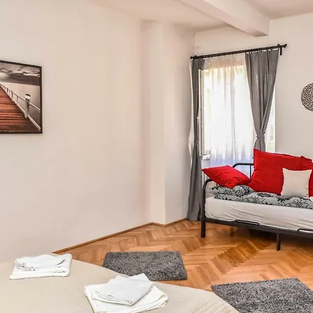 Апартаменты Diamond Astoria 4 *